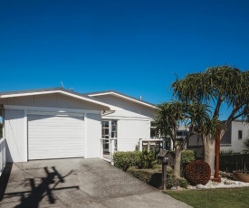 SANDY FEET RETREAT - OAKURA BEACH