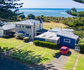 Taranaki Beach House - Great Sea Views