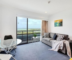 Sea and City Views Takapuna Studio - Free Carpark