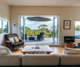 Alison's Place - Onetangi Holiday Home