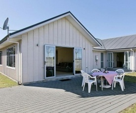 Lochaber Lodge - Acacia Bay Holiday Home