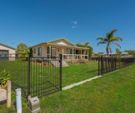 Captain's Cabin - Cooks Beach Holiday Home