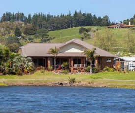 Lakeside Homestay