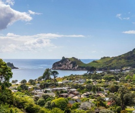 At Cathedral Cove - Hahei Holiday Home