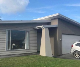 Hamilton Family Home With Pool