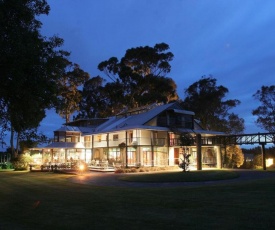 The Narrows Landing Hotel