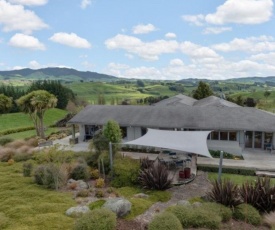 Above the River Karapiro Bed & Breakfast