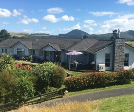 Kinloch Lake & Golf Views