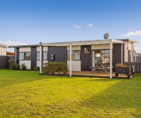 The Harbourside Bach - Matarangi Holiday Home