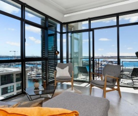 Sun-soaked Luxury Penthouse on Viaduct waterfront