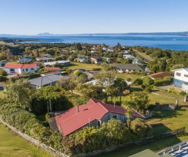 Kowhai Cottage - Omori Holiday Home