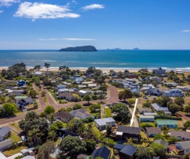 Bach on Boulevard - Pauanui Holiday Home