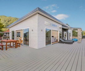 The Sun Seeker's Retreat - Pauanui Holiday Home