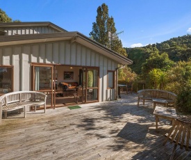 Ruatotara - Pukawa Holiday Home