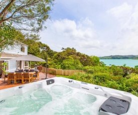 Moonlight Bay Magic - Raglan Holiday Home