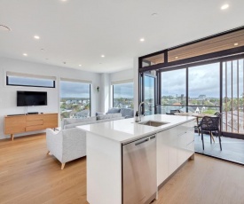 Takapuna Contemporary 2BR w/ Carpark