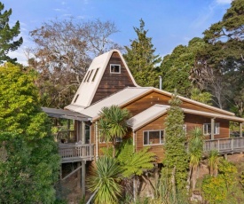 Tui Song Lodge - Raglan Holiday Home