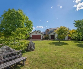 Holdens Bay Retreat - Rotorua Holiday Home