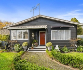 Moana Cottage - Rotorua Holiday Home