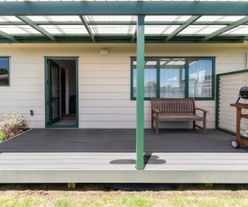 Sunrise Getaway - Rotorua Holiday Home