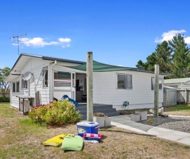 Beach Bungalow - Ruakaka Holiday Home