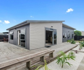 Beauty on Bream Bay - Ruakaka Holiday Home