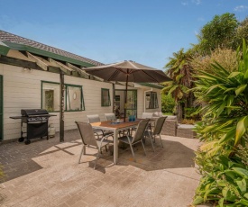 Barefoot Bungalow - Tairua Holiday Home