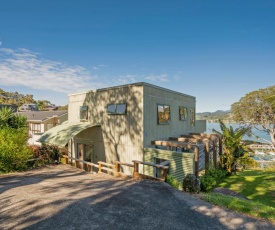 BBQs and Harbour Views - Tairua Holiday Home