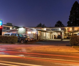 Twin Peaks Lakeside Inn