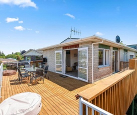 Central Riverside Retreat - Taupo Holiday Home