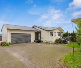 Classic on Kurupae - Taupo Holiday Home