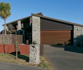 Riverstone Holiday Home - Taupo Holiday Home