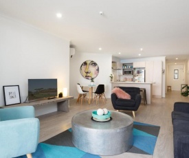 Stylish and Spacious, Downtown Mount Maunganui