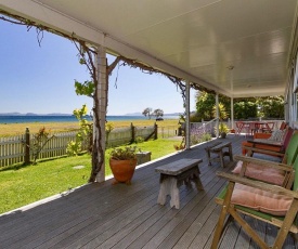 Breachmor - Tauranga Taupo Lakefront Holiday Home