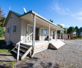 Grace Road Cottage - Turangi Holiday Home