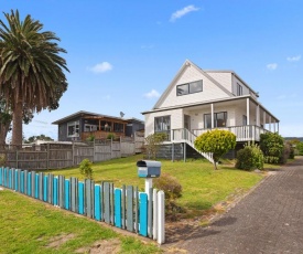 A Wave From It All - Waihi Beach Holiday Home