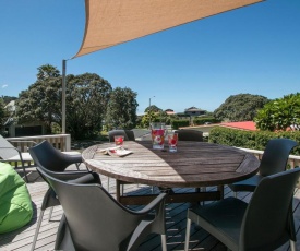 Beach Serene - Waihi Beach Bach