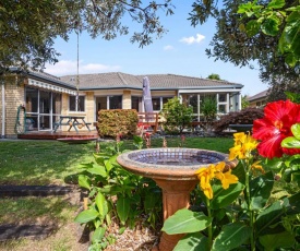 Fantails Roost - Bowentown Holiday Home