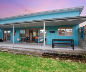 The Bach - Waihi Beach Holiday Home