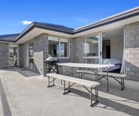 The Weekend Bach - Waihi Beach Holiday Home