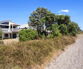 Tuhua Views - Waihi Beach Holiday Home