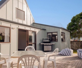 Beach Central - Whangamata Holiday Home