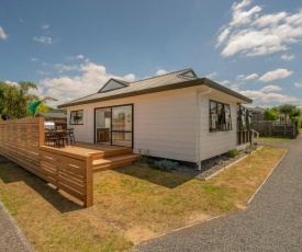 Midtown Bach - Whangamata Holiday Home