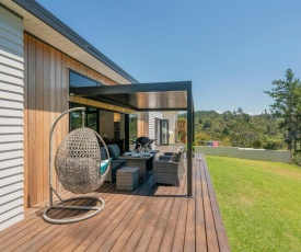 Treetop Bach - Whangamata Holiday Home