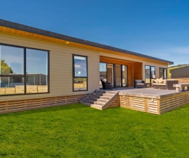 Opera Oasis - Whangapoua Holiday Home