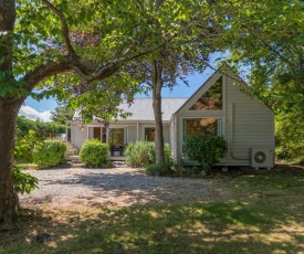 Copper Beech Cottage - Wharewaka Holiday Home