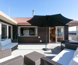 Family Lake Haven - Wharewaka Holiday Home