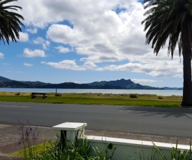 Bach at The Beach - Whitianga Holiday Home