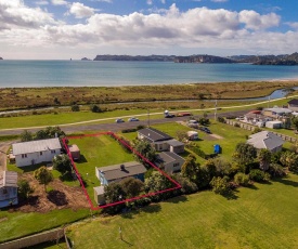 Casa de Perro - Whitianga Holiday Home