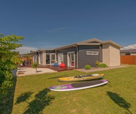 Modern Beach Pad - Whitianga Holiday Home